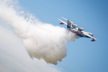 Taganrog, Rusya, 19 Mayıs 2018: Halka açık anonim şirketler Beriev uçak gün açık. Be-200es atar su uçuş