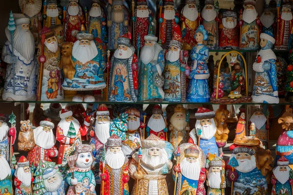 Muchas Muñecas Colores Rusos Santa Claus Doncellas Nieve Muñecos Nieve — Foto de Stock