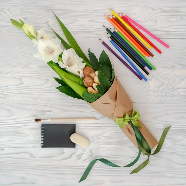 Small Modest Bouquet Consisting Gladiolus Nuts Colour Pencils Stationery White — Stock Photo, Image