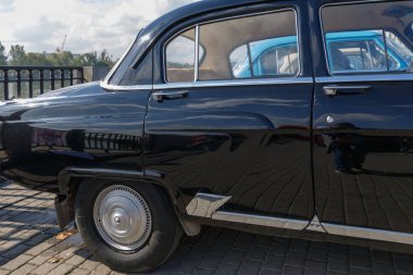 Rusya, Rostov-On-Don, 07 Ekim 2017: geri siyah araba Gaz-21 Volga parçası