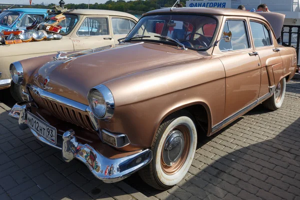 Rosja Rostów Nad Donem Października 2017 Vintage Jasnobrązowy Kolor Samochodu — Zdjęcie stockowe