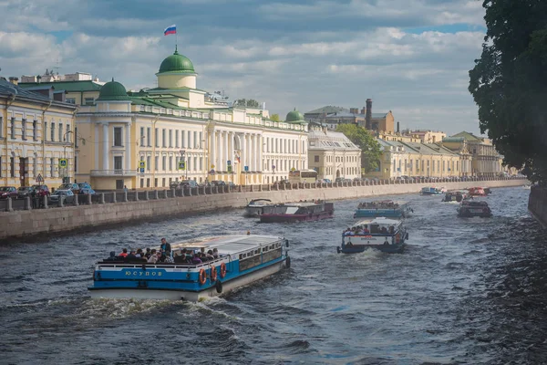 Росія Санкт Петербург Травня 2018 Кілька Задоволення Човни Плавання Річку — стокове фото