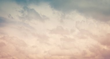 Bir arka plan ya da arka plan olarak gün batımında güzel bulutlar