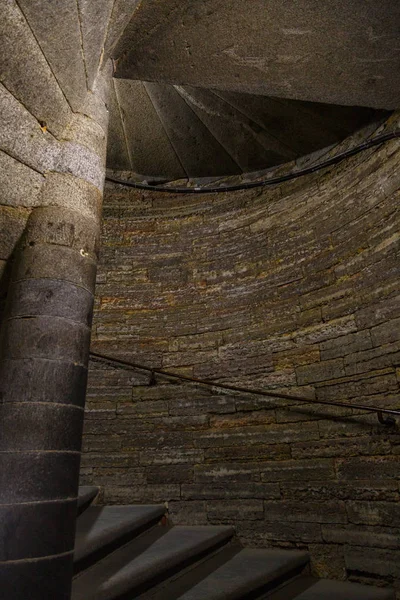 Escadaria Espiral Pedra Escura Dentro Torre — Fotografia de Stock