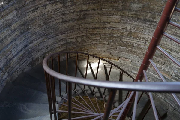 Escadaria Espiral Pedra Antiga Escura Que Leva Para Baixo — Fotografia de Stock