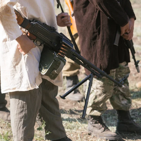 Una Ametralladora Las Manos Soldado Vestido Blanco —  Fotos de Stock