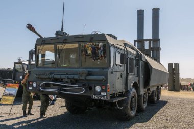 Kadamovskiy eğitim alanı, Rostov bölgesi, Rusya, 26 Ağustos 2018: Uluslararası askeri teknik forum ordu-2018. Kendinden tahrikli kıyı topçu sistemi A-222_c 1 Bereg
