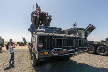 Kadamovskiy eğitim alanı, Rostov bölgesi, Rusya, 26 Ağustos 2018: Uluslararası askeri teknik forum ordu-2018. Kendinden tahrikli kıyı topçu sistemi A-222_c 1 Bereg