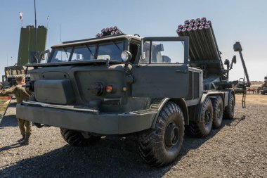 Kadamovskiy eğitim alanı, Rostov bölgesi, Rusya, 26 Ağustos 2018: Uluslararası askeri teknik forum ordu-2018. Kendinden tahrikli kıyı topçu sistemi A-222_c 1 Bereg