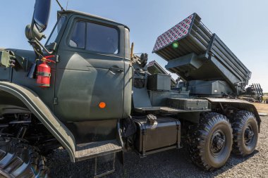 Kadamovskiy eğitim alanı, Rostov bölgesi, Rusya, 26 Ağustos 2018: Uluslararası askeri teknik forum ordu-2018. Kendinden tahrikli kıyı topçu sistemi A-222_c 1 Bereg
