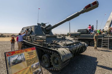 Kadamovskiy eğitim alanı, Rostov bölgesi, Rusya, 26 Ağustos 2018: Uluslararası askeri teknik forum ordu-2018. Kendinden tahrikli kıyı topçu sistemi A-222_c 1 Bereg