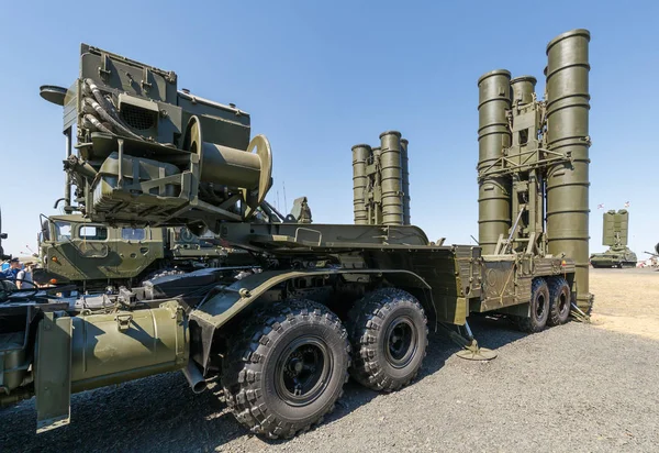 Kadamovskiy eğitim alanı, Rostov bölgesi, Rusya, 26 Ağustos 2018: Uluslararası askeri teknik forum ordu-2018. Modern Rus askeri mobil radar istasyonu 1l 119