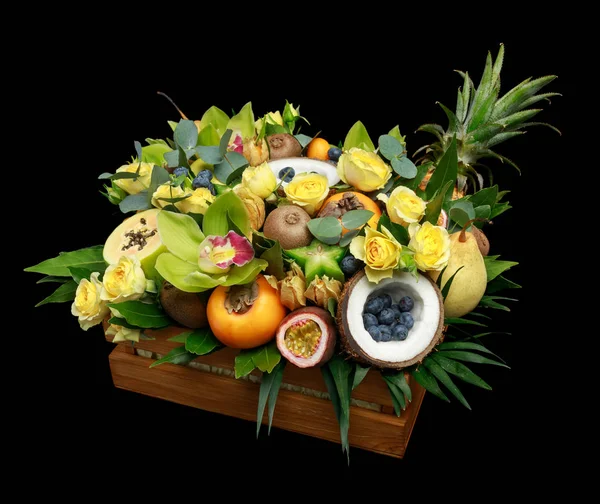 Caixa Madeira Com Muitas Frutas Exóticas Flores Isoladas Fundo Preto — Fotografia de Stock