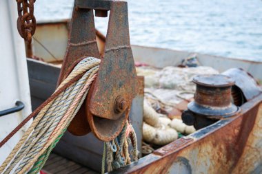Küçük bir Karadeniz seiner balıkçılık çalışma deste görünümünü
