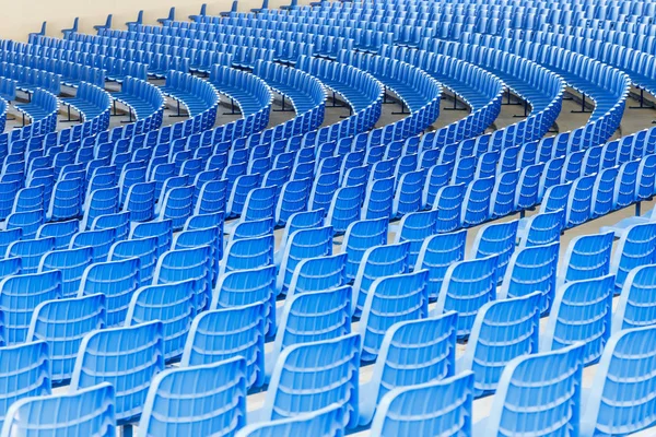 Blauwe Plastic Stoelen Gerangschikt Rijen Rond Cirkel Hal Voor Zakelijke — Stockfoto