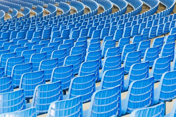 Blauwe Plastic Stoelen Gerangschikt Rijen Rond Cirkel Hal Voor Zakelijke — Stockfoto