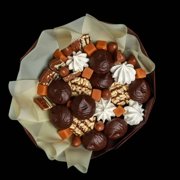 Зефир Шоколаде Конфетках Шоколаде Других Аппетитных Сладостях Упакованный Букет Стоящий — стоковое фото