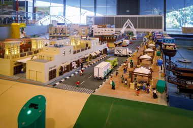 Dubai, BAE, Ocak 09, 2019: deniz limanının LEGO minyatürü, gemilerle, iskeleler ve Legoland miniland 'daki tüm altyapı