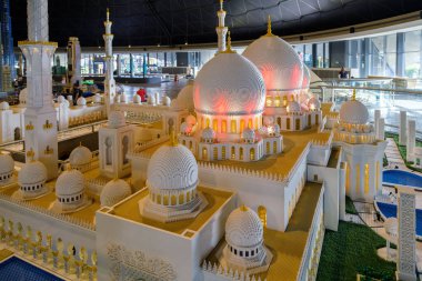 Dubai, BAE, Ocak 09, 2019: Legoland miniland Sheikh Zayed Camii LEGO minyatür