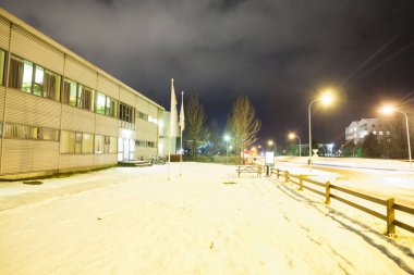 Reykjavik şehir pansiyonu kış boyunca buz manzaralı.