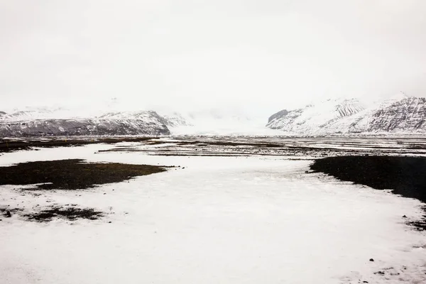 Όμορφη Και Επικίνδυνη Οδήγηση Δρόμο Στο Χιόνι Χειμώνα Ισλανδία — Φωτογραφία Αρχείου
