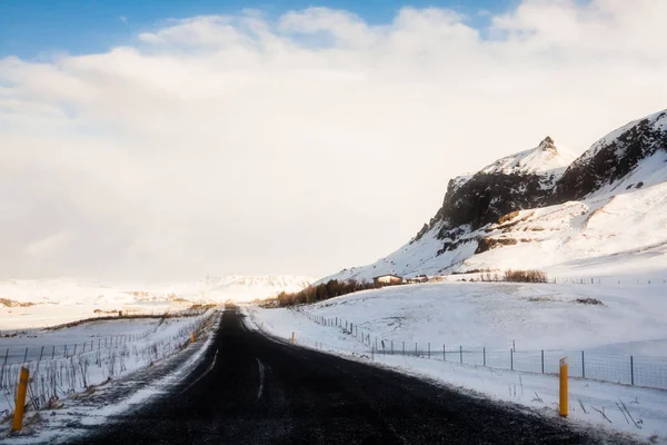 Hermosa Peligrosa Carretera Conducción Invierno Nieve Islandia — Foto de Stock