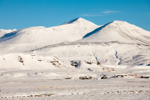 冬雪中美丽的风景冰岛 — 图库照片