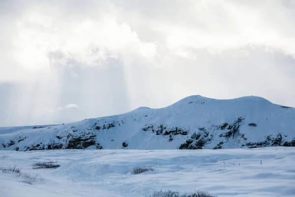 冬の雪の中の美しい景色 アイスランド — ストック写真