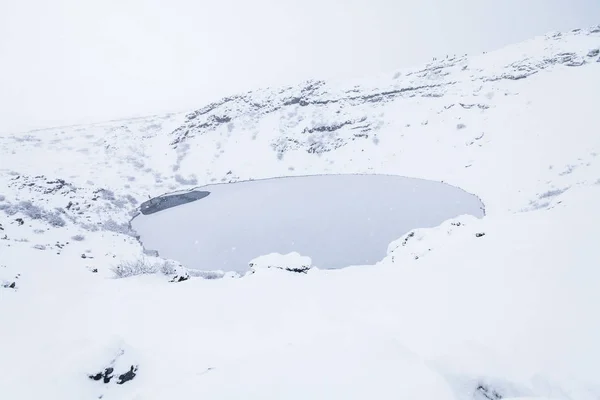 Cratera Vulcão Kerid Durante Inverno Neve Islândia — Fotografia de Stock