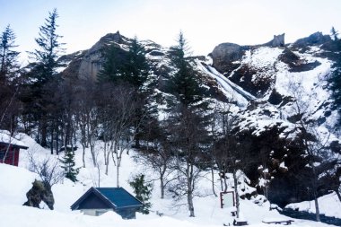 Kirkjubaejarklaustur, İzlanda 'da kış karı sırasında Sidu şelalesi manzarası