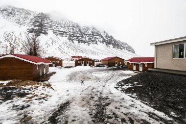 Hofn İzlanda 'da kış karları Gerdi misafir evi manzarası