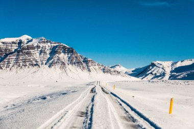 Borgarnes, İzlanda 'nın Borgarfjordur kıyısındaki bir yarımadada yer alan kışın manzarasına sahiptir.