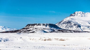 Borgarnes, İzlanda 'nın Borgarfjordur kıyısındaki bir yarımadada yer alan kışın manzarasına sahiptir.