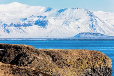 Arnarstapi ya da Stapi, Hellnar köyü ile Breidavik çiftlikleri arasındaki Stapafell Dağı eteklerinde bulunan küçük bir balıkçı köyüdür.