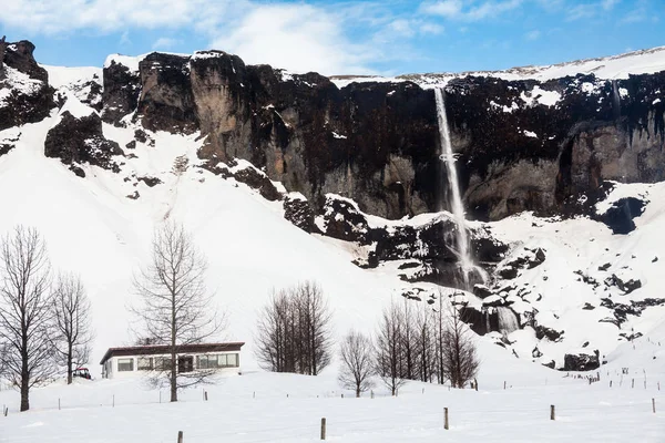 冰岛Kirkjubaejarklaustur冬季大雪中的西都瀑布景观 — 图库照片