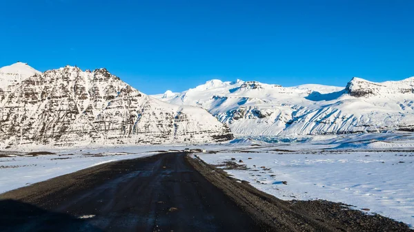 Widok Lodowiec Svinafellsjokull Podczas Zimowego Śniegu Islandii — Zdjęcie stockowe