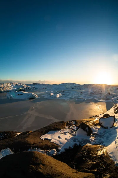 Widok Lodowiec Svinafellsjokull Podczas Zimowego Śniegu Islandii — Zdjęcie stockowe