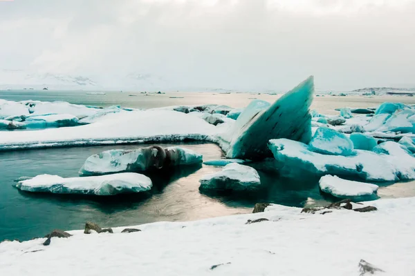 Jokulsarlon Jokulsarlon 是位于冰岛Vatnajokull国家公园 Vatnajokull National Park Iceland 的一个冰川泻湖 或更被称为冰山泻湖 Iceberg — 图库照片