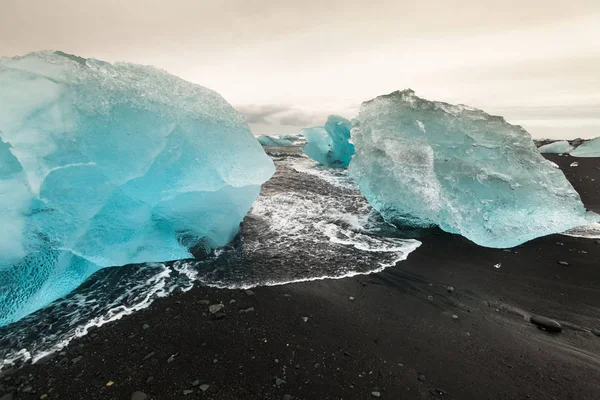 Jokulsarlon Jokulsarlon 是位于冰岛Vatnajokull国家公园 Vatnajokull National Park Iceland 的一个冰川泻湖 或更被称为冰山泻湖 Iceberg — 图库照片