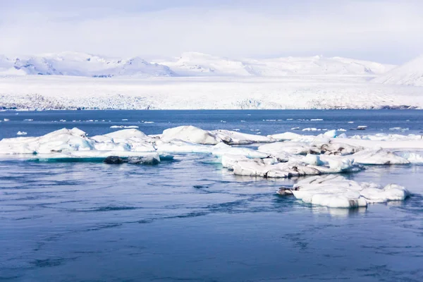 Jokulsarlon Jokulsarlon 是位于冰岛Vatnajokull国家公园 Vatnajokull National Park Iceland 的一个冰川泻湖 或更被称为冰山泻湖 Iceberg — 图库照片