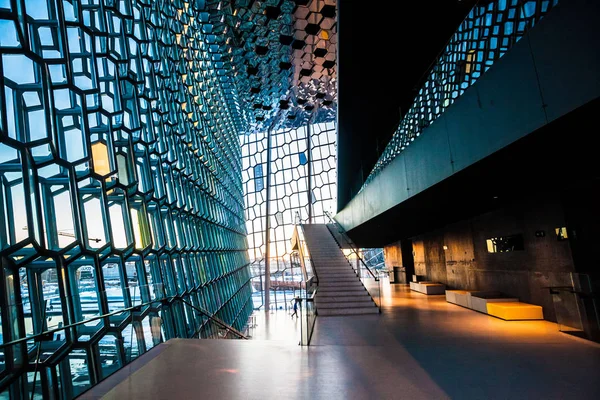 Reykjavk Ijsland Februari 2017 Harpa Concertzaal Tijdens Blauw Uur Een — Stockfoto