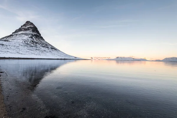 Kirkjufell Vue Pendant Neige Hivernale Qui Est Une Haute Montagne — Photo