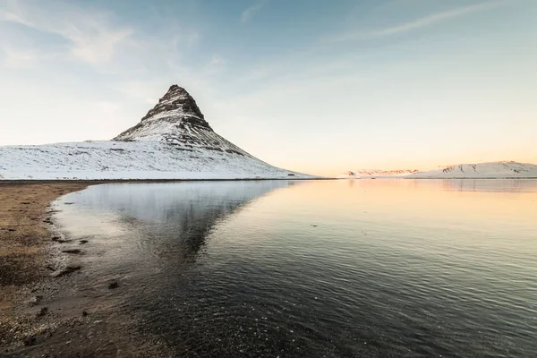 Kirkjufell Vue Pendant Neige Hivernale Qui Est Une Haute Montagne — Photo