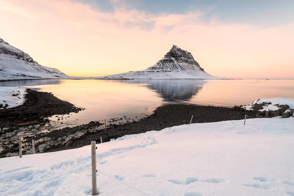 Kirkjufell Άποψη Κατά Διάρκεια Του Χειμώνα Χιόνι Που Είναι Ένα — Φωτογραφία Αρχείου