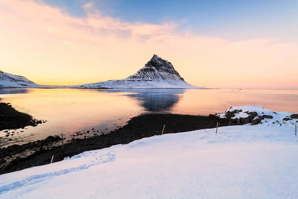 Kirkjufell Άποψη Κατά Διάρκεια Του Χειμώνα Χιόνι Που Είναι Ένα — Φωτογραφία Αρχείου