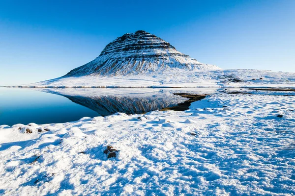 Widok Kirkjufell Podczas Zimy Śnieg Który Jest Wysoka Góra Północnym — Zdjęcie stockowe