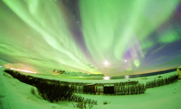 Polarlichter Oder Besser Bekannt Als Nordlichter Wegen Der Hintergrundansicht Island — Stockfoto