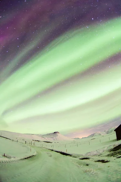 オーロラまたはより良いアイスランドでの背景ビューのためのオーロラとして知られています 冬の間レイキャヴィク — ストック写真
