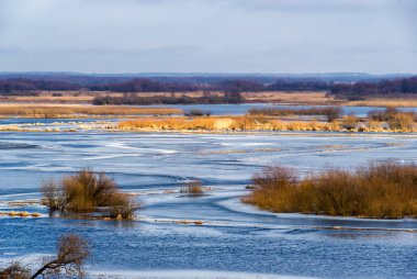 Biebrzanski Park Narodowy 'de. Wiosna nad Biebrza. Rozlewiska Biebrzy