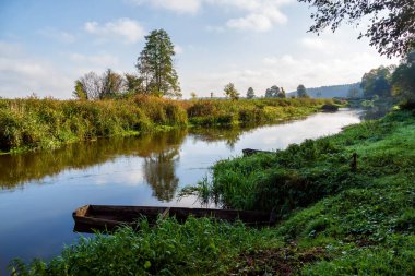Polonya 'nın Podlasie kentindeki Yukarı Narew Vadisi' nde güzel bir sonbahar.